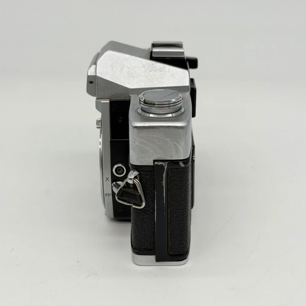 Minolta SRT 202 35mm SLR Film Camera Body Silver Black Vintage 2396308